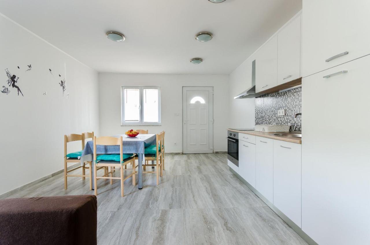 Apartments Ester Lopar Eksteriør billede